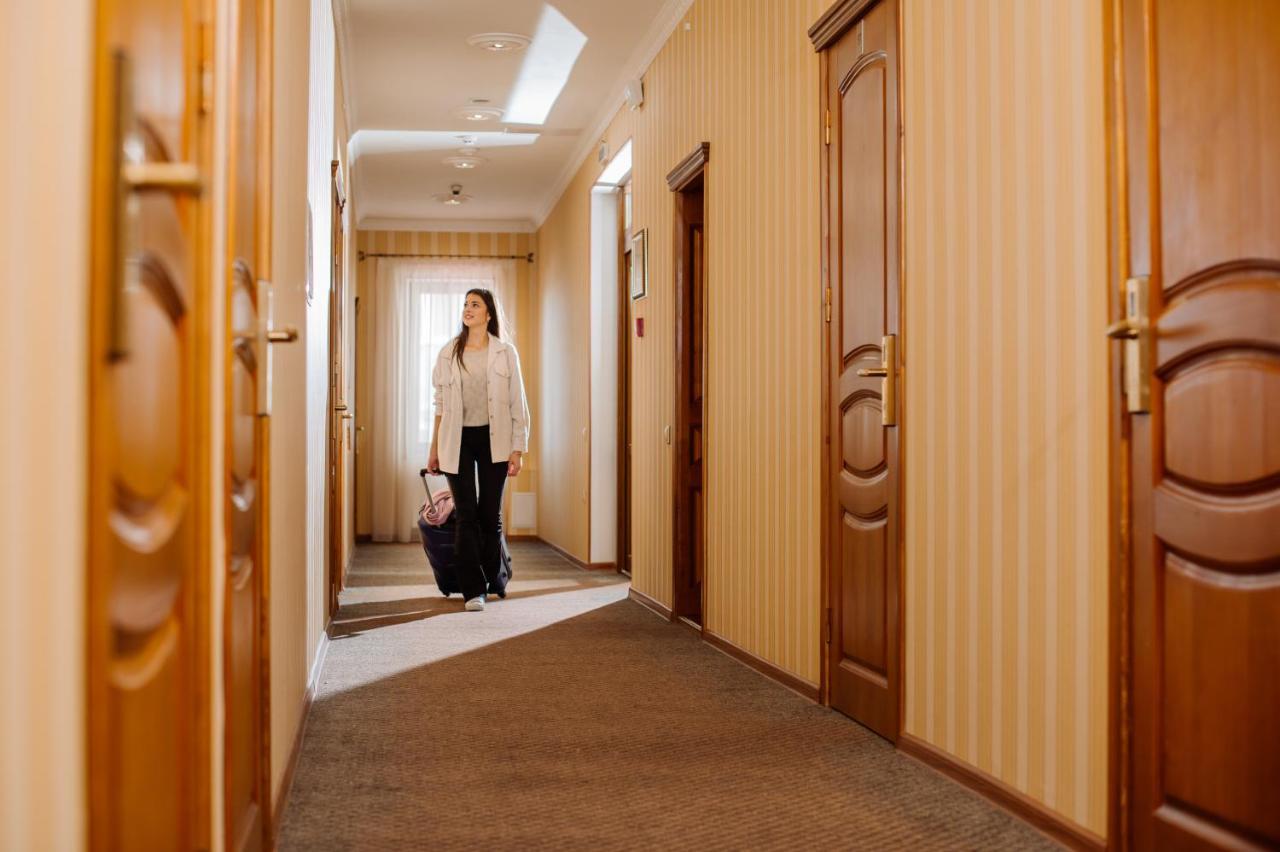 Курортний Готель Золота Корона Truskavets Exterior foto